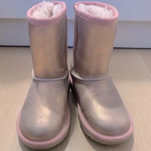 Like-new Classic Ugg shearling lined boots. Worn 2 times
